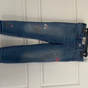 Girls Abercrombie ankle jeans.  Cute embroidery details.  Used condition.